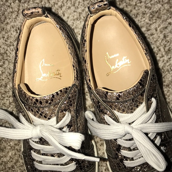 Louboutin shoes Wore 2 hr you see bottom not worn - Picture 2 of 6